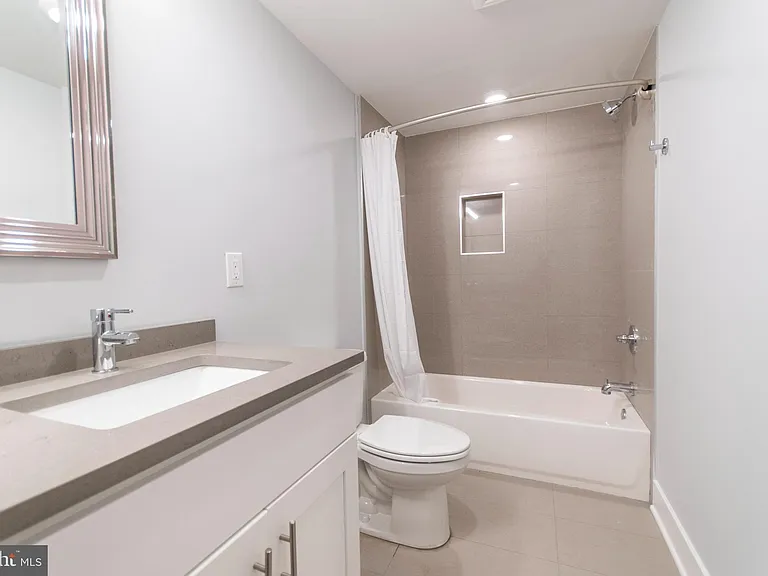 812 N Uber St #4 — Photo 10