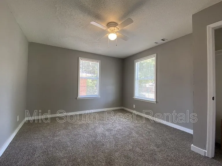 341 Fields Ave — Photo 2