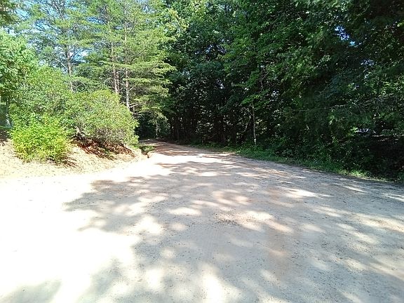 5th image of 689 Bailey Rd