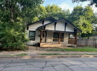 213 W Willingham St, Cleburne, TX 76033