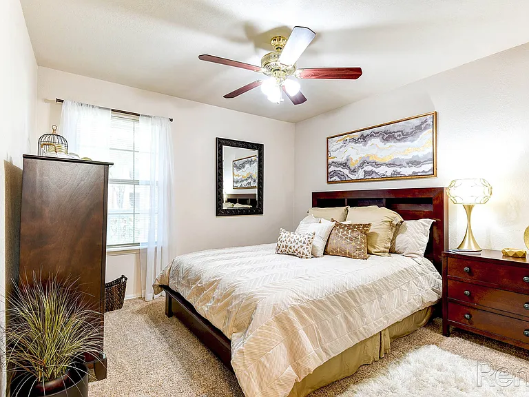 Greenbriar Apartments — Photo 9
