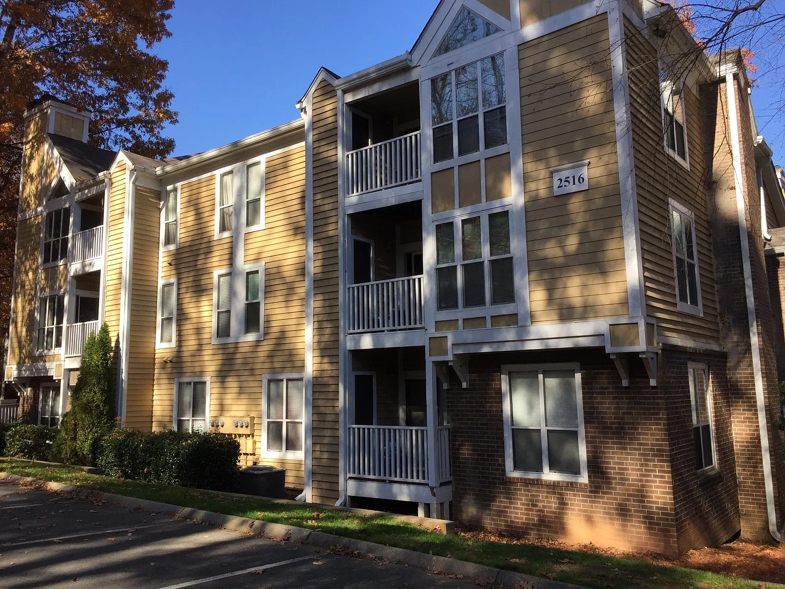 2 bed, 850 sqft, $1,695 — Photo 2