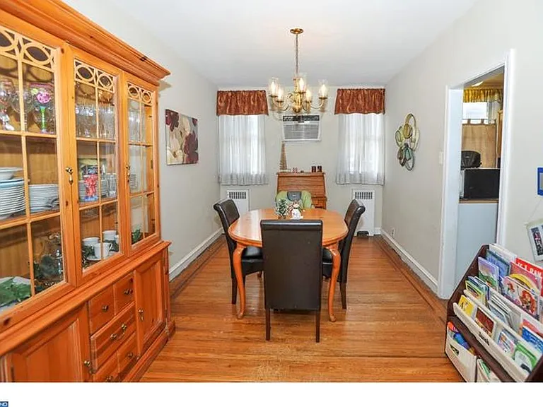 4526 Aldine St — Photo 3