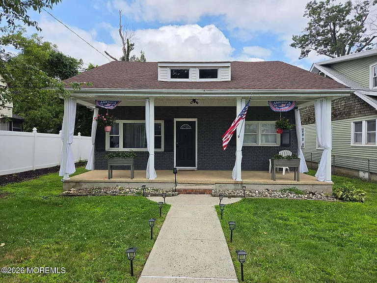 37 Beacon Blvd — Photo 1