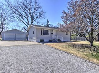 3929 E Rosewood Dr, Decatur, IL 62521