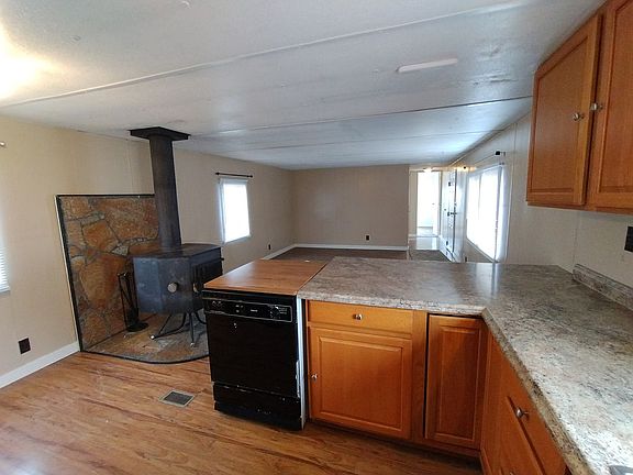 3rd image of 738 Lupine Cir