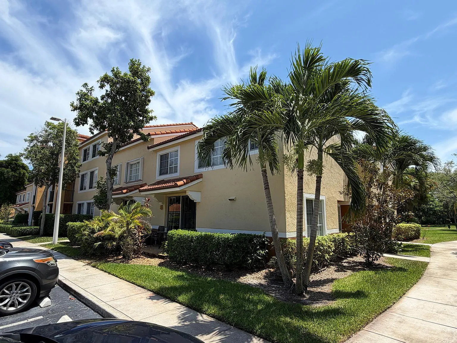 3 bed, 2.5 bath, 1296 sqft, $3,000 — Photo 3