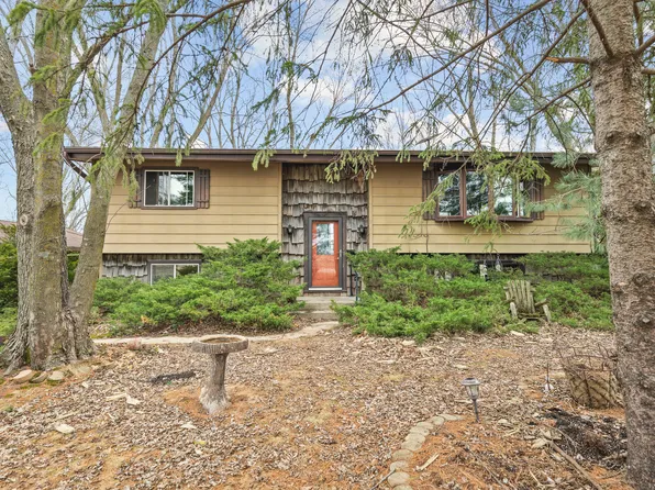 6867 N Eggert Rd, Rock City, IL 61070