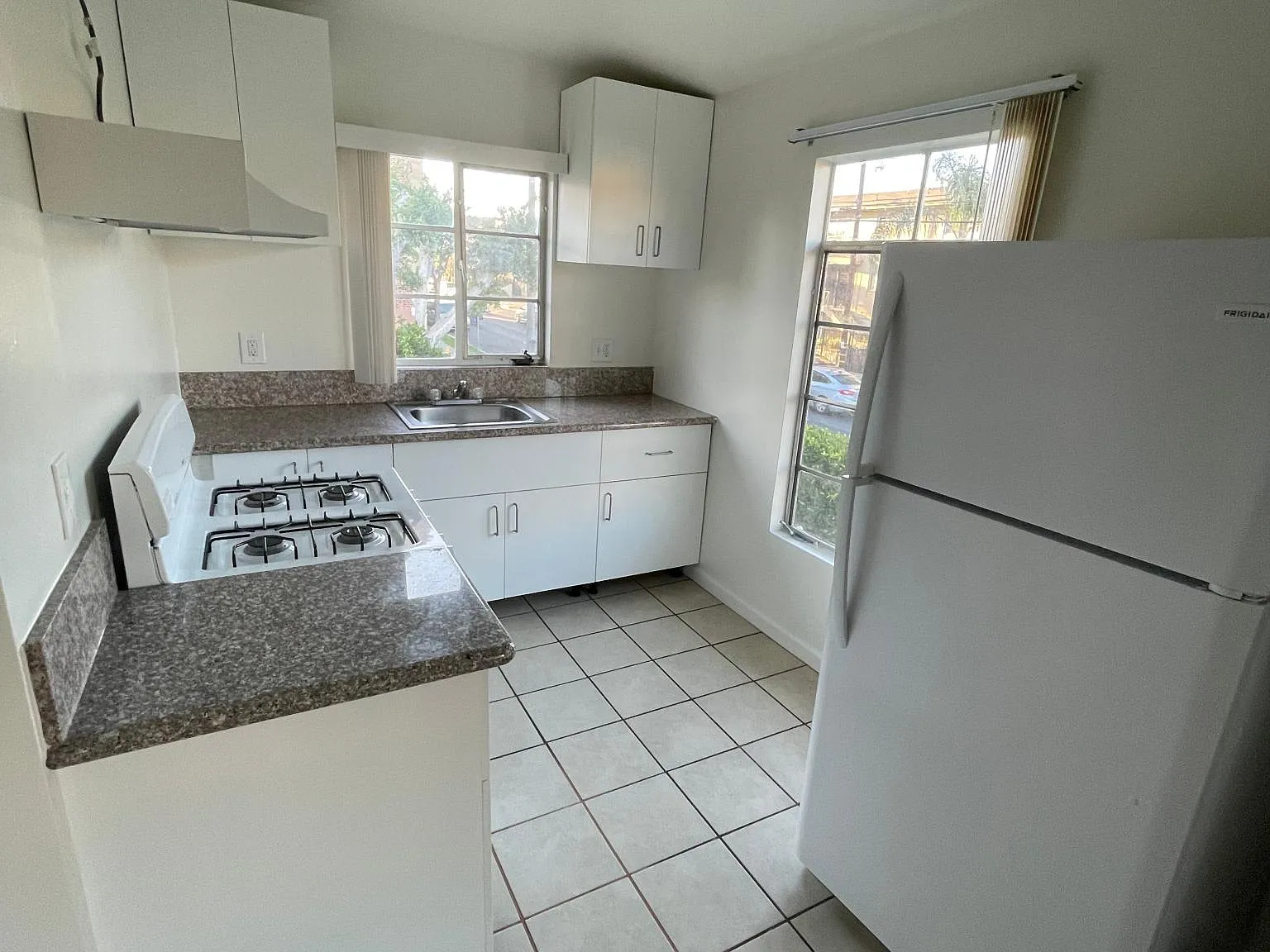 Studio, 450 sqft, $1,350 — Photo 4
