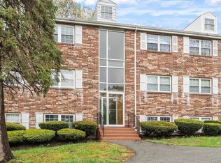 68 Edgelawn Ave APT 12, North Andover, MA 01845