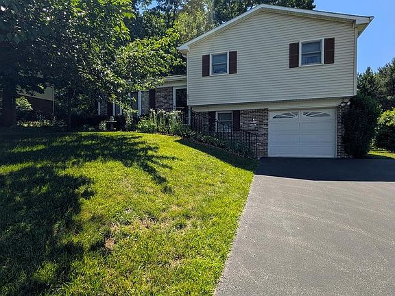 3rd image of 389 Oakwood Dr