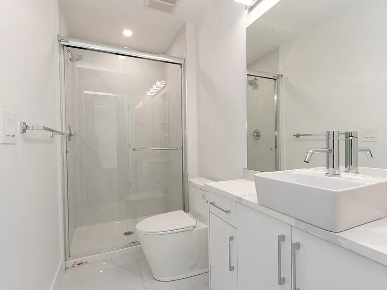 2122 E 32nd Ave #102 — Photo 14