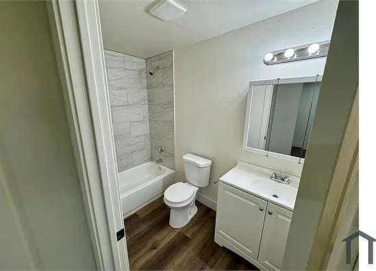 1134 E Brown St #1 — Photo 4