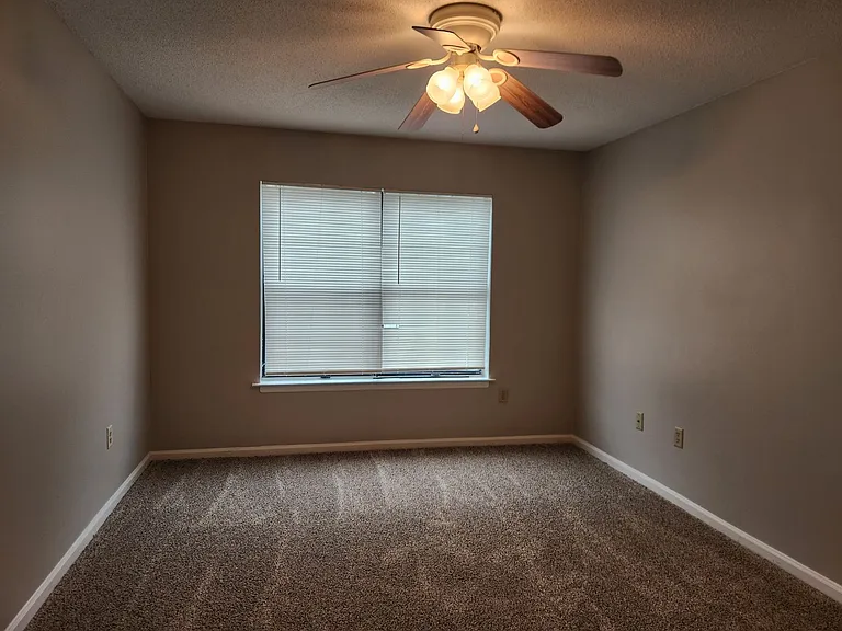 140 Windmill Ln — Photo 16