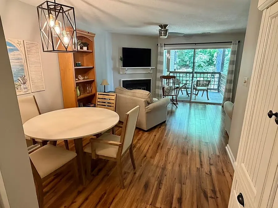 1 bed, 1.0 bath, 755 sqft, $2,150 — Photo 1