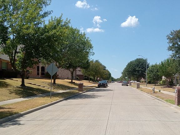 4th image of 1216 Carriage Creek Dr