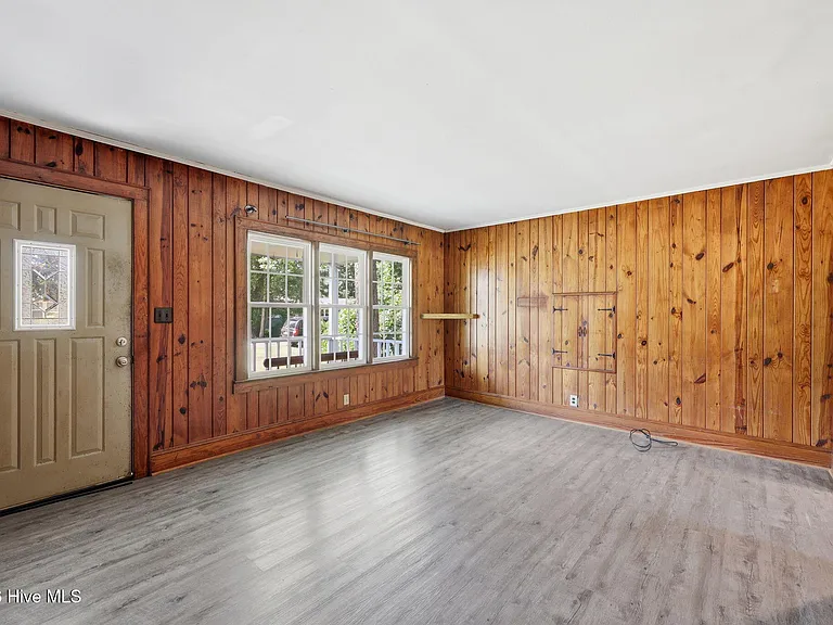 114 Pineview St — Photo 3