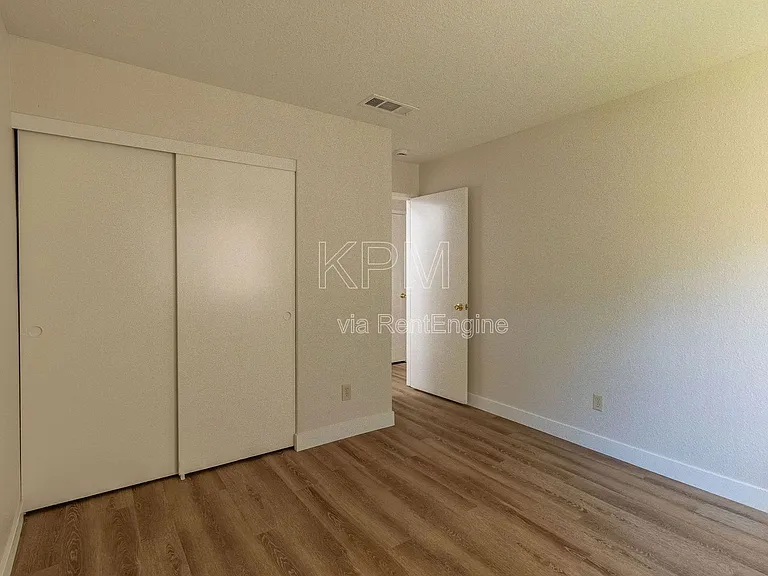 Stamford Court Apartments — Photo 47