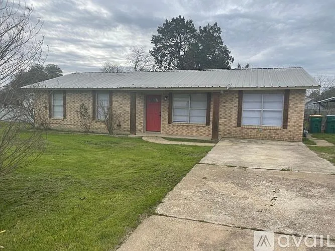 Building Photo - 1400 Magnolia St