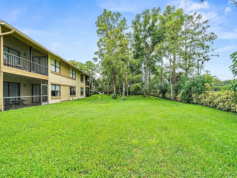 13105 Belhaven Ct #15 — Photo 31