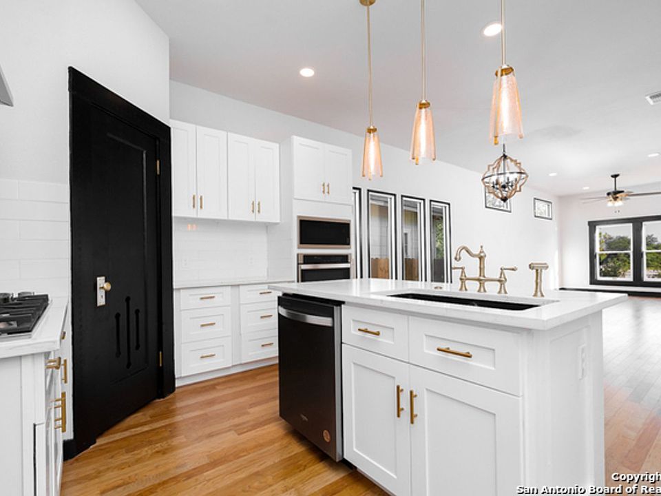 1st image of 821 W Ashby Pl