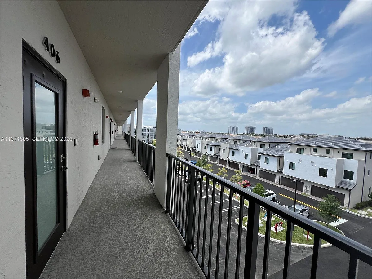 Building Photo - 8001 NW 41st St #406