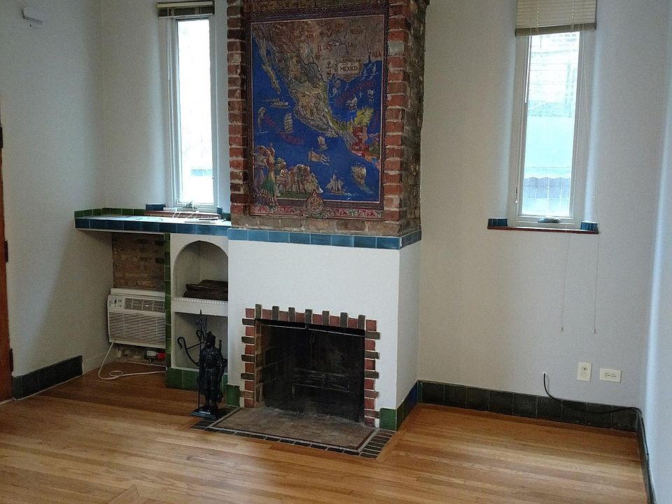 1st image of 160 W Schiller St