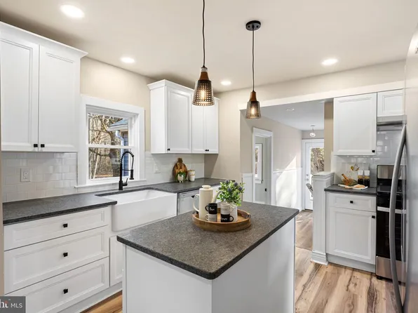 945 Washington Ave, Williamstown, NJ 08322