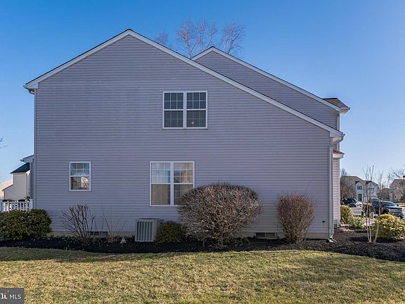 3rd image of 19 Primrose Dr