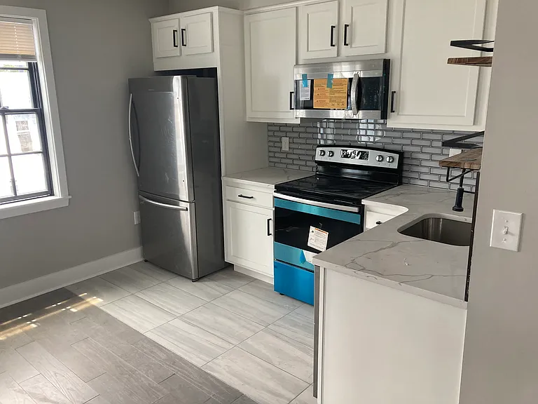 635 W Pratt St — Photo 2