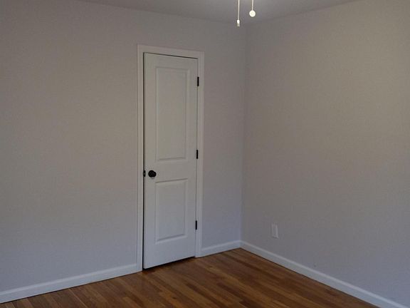 5th image of 165 Dixon Ave #1