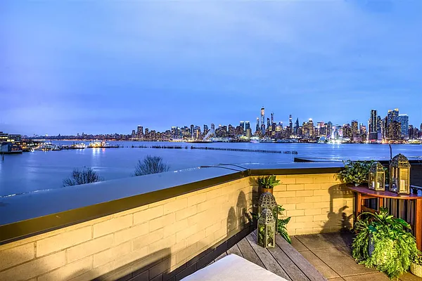 Sold by Keller Williams City Life Realty | media 60