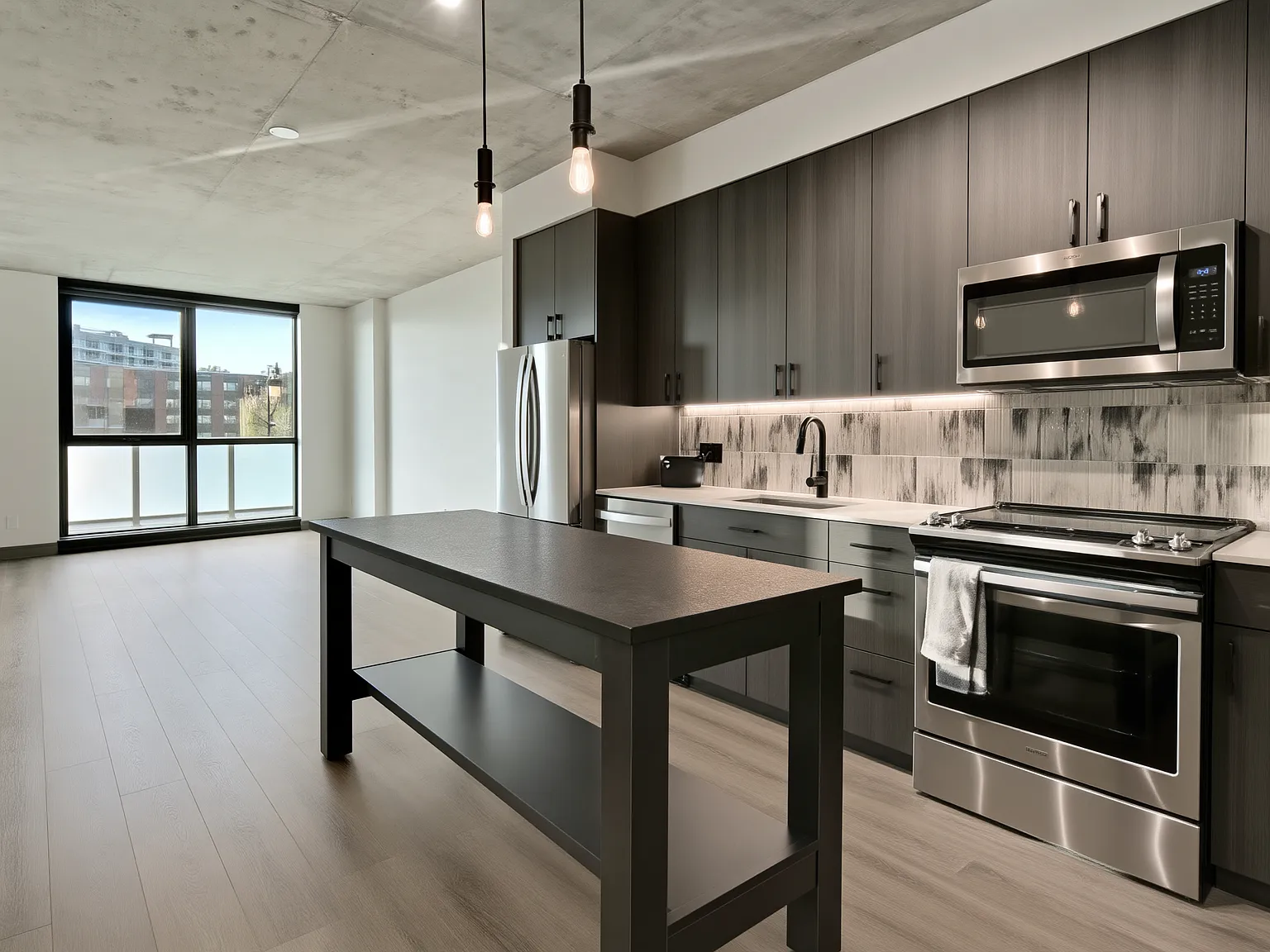 1 bed, 740 sqft, $3,050 — Photo 2