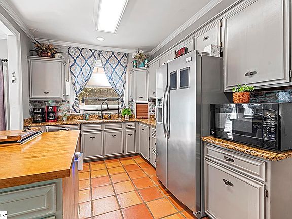 4th image of 111 Northwoods Rd