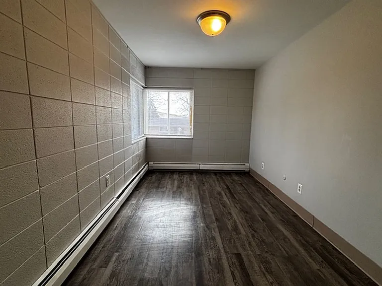 Apartment off 28th and Clyde Park Available — Photo 62
