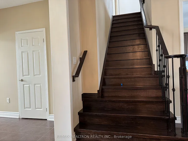 207 Dymott Ave — Photo 2