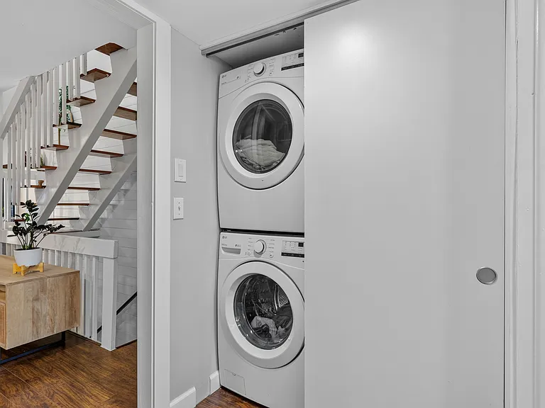 Washer/Dryer Included