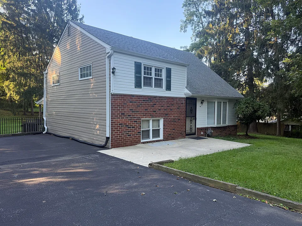 697 Old Marple Rd