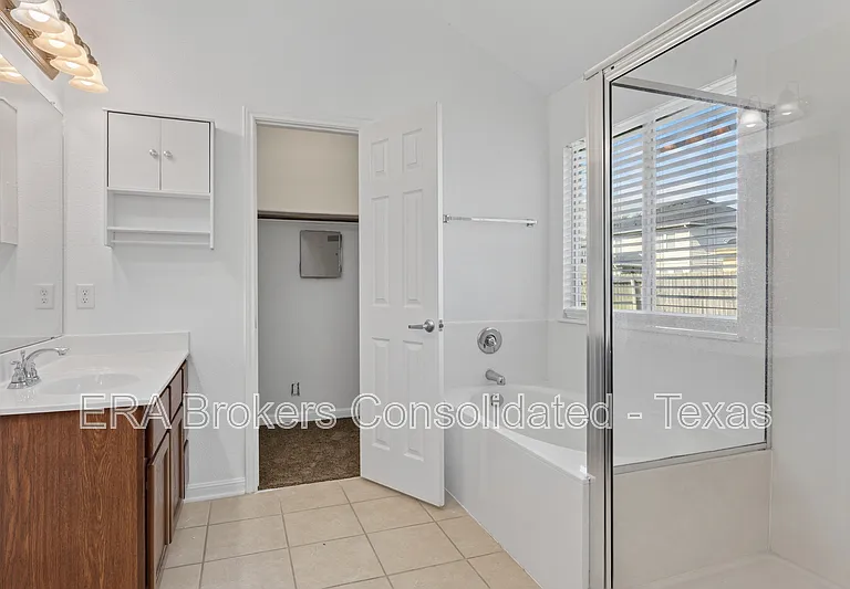 7703 Brisbane Bnd — Photo 24