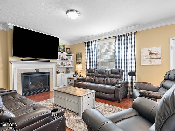 5th image of 268 Windstone Blvd