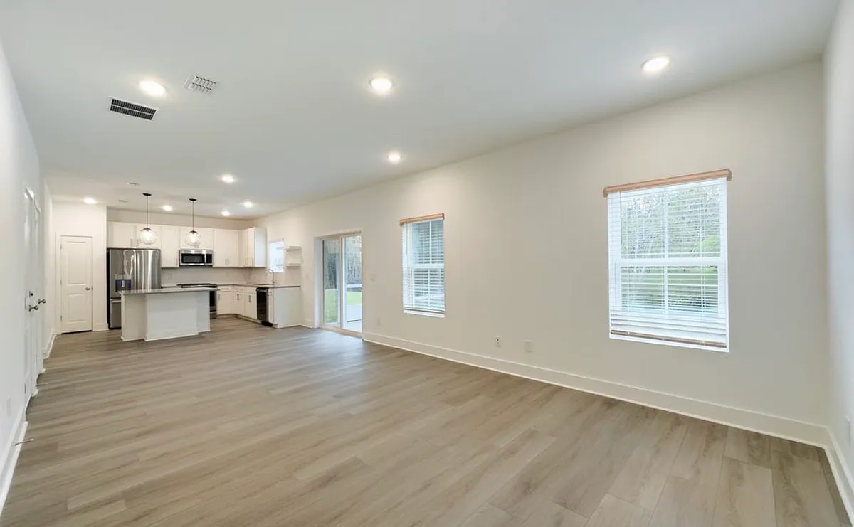 Building Photo - 126 Kingswood Cir