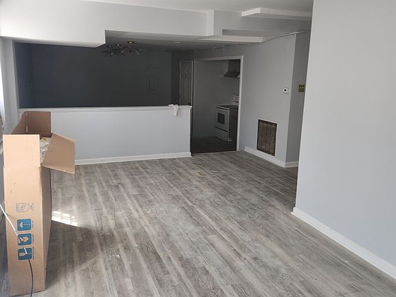 3rd image of 300 W 9th St #2