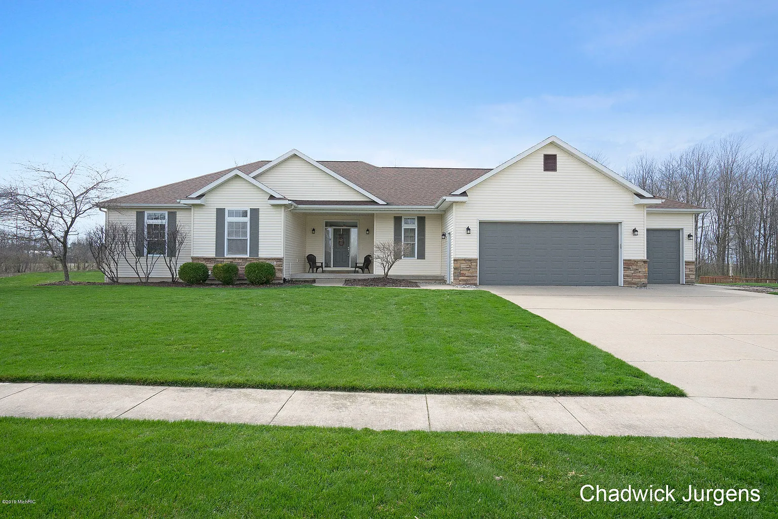 7855 Golf Point Dr SE photo 1