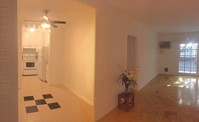 1370 Veteran Ave — Photo 3