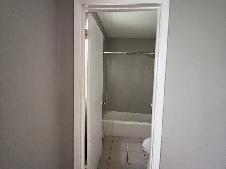 8627 S Ingleside Ave #2G — Photo 2