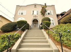 1p713 - 537 Mandana Blvd, 1 beds  1.0 baths