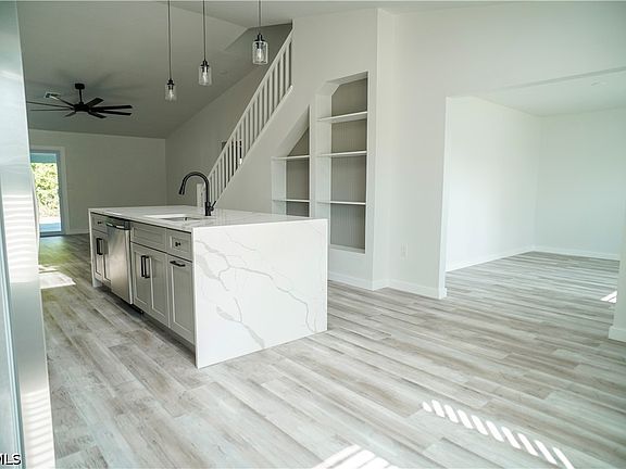 4th image of 2801 Flora Ave N