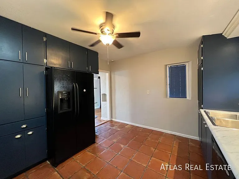 2732 N Martin Ave — Photo 7