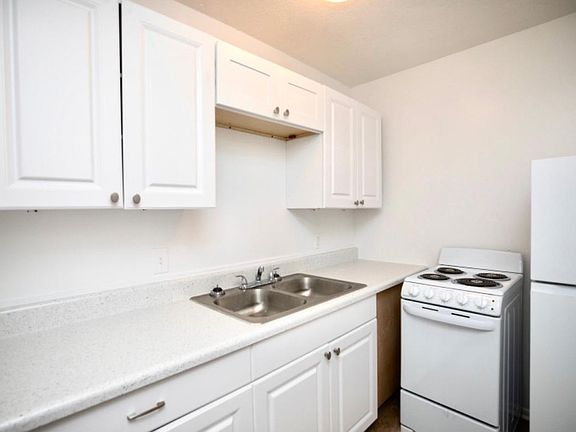3rd image of 1101 Gilmore Ave APT 2