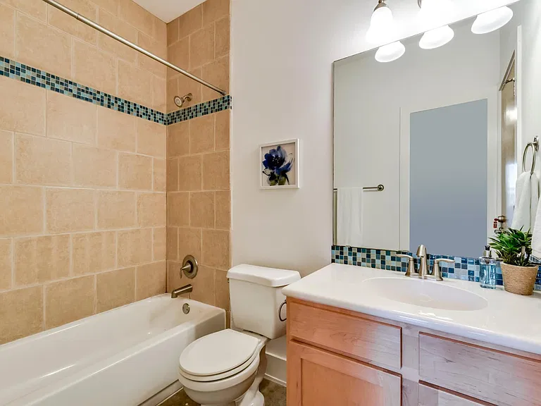 2608 E 6th St #8 — Photo 20